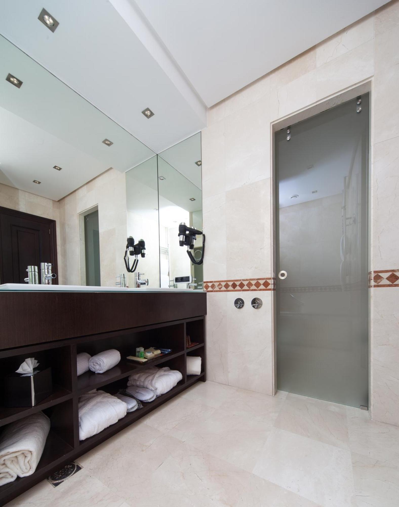Cycling Deluxe Double Room